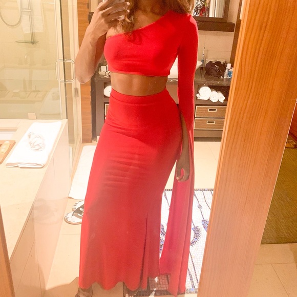 Elegant Red One-Shoulder Skirt Set - Picture 5 of 10